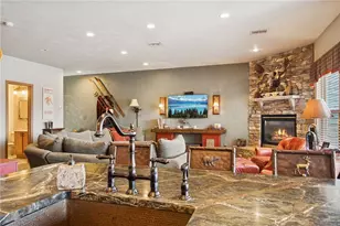 9121 Aspen Dr, Seven Springs, PA 15622 - Photo 10