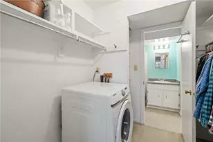 1100 Chatham Park Dr, Scott Township, PA 15216 - Photo 14