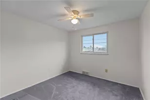 26 Edinburg Dr, Pittsburgh, PA 15235 - Photo 14