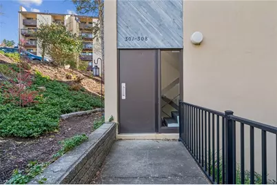 2034 Swallow Hill Rd #306, Scott Township, PA 15220 - Photo 2