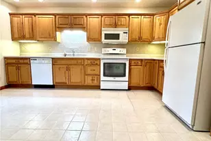 111 Blossom Dr, Center Township, PA 16001 - Photo 10