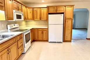 111 Blossom Dr, Center Township, PA 16001 - Photo 12