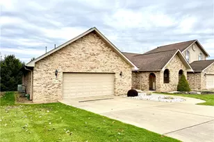 111 Blossom Dr, Center Township, PA 16001 - Photo 2