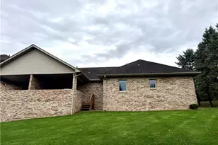 111 Blossom Dr, Center Township, PA 16001 - Photo 32