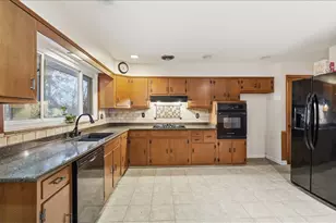 2218 Country Club Dr, Pittsburgh, PA 15241 - Photo 8