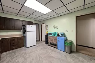 717 N 1st St, Jeannette, PA 15644 - Photo 20