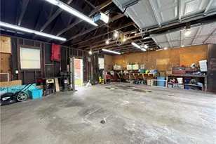 717 N 1st St, Jeannette, PA 15644 - Photo 8