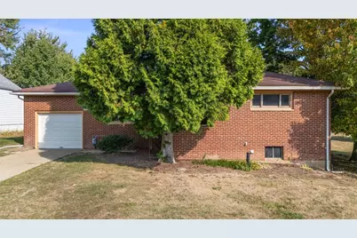 111 Hickory Drive, Chippewa Township, PA 15010 - Photo 2