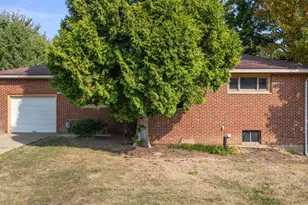 111 Hickory Dr, Chippewa Township, PA 15010 - Photo 2