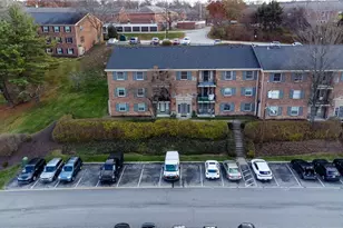 1060 Chatham Park Dr, Scott Township, PA 15216 - Photo 4