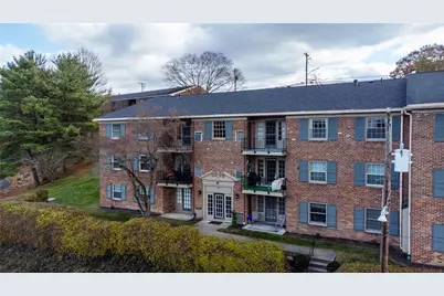 1060 Chatham Park Dr #H, Scott Township, PA 15216 - Photo 2