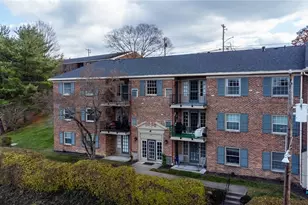 1060 Chatham Park Dr, Scott Township, PA 15216 - Photo 2