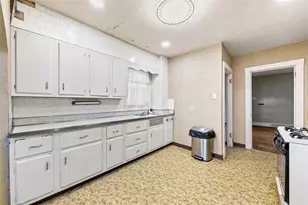 325 Pershing Dr, New Kensington, PA 15068 - Photo 12