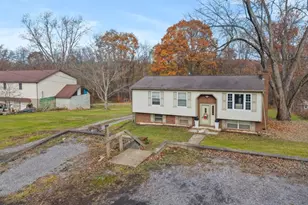 890 Grandview Rd, Ellwood City, PA 16117 - Photo 2