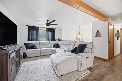 890 Grandview Rd, Ellwood City, PA 16117 - Photo 4