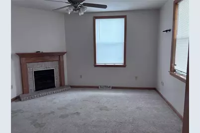 121 Hamilton Ave, Vandergrift, PA 15690 - Photo 2