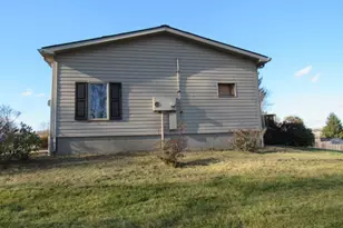 25 Tami Dr, Hempfield Township, PA 15601 - Photo 6