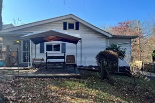 17 Norwood St, McKees Rocks, PA 15136 - Photo 1