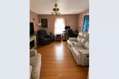 327 Lincoln Ave, Farrell, PA 16121 - Photo 4