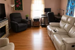 327 Lincoln Ave, Farrell, PA 16121 - Photo 4
