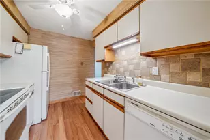 212 Pine Ct, Ross Twp, PA 15237 - Photo 4