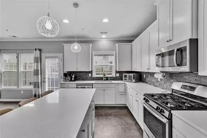 1304 Pointe View Dr, Adams Township, PA 16046 - Photo 6