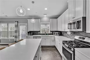 1304 Pointe View Dr, Adams Township, PA 16046 - Photo 6