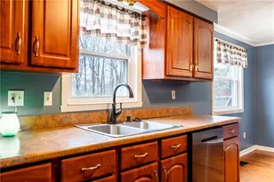 1069 Highfield Rd, Bethel Park, PA 15102 - Photo 12