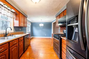 1069 Highfield Rd, Bethel Park, PA 15102 - Photo 8