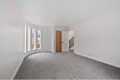 10492 Olde Villa Dr, Pittsburgh, PA 15044 - Photo 32