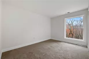 10492 Olde Villa Dr, Pittsburgh, PA 15044 - Photo 30