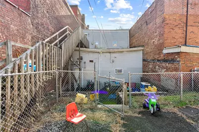 705 E Warrington Ave, Pittsburgh, PA 15210 - Photo 34
