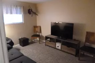 133 E Pinto Dr, Pittsburgh, PA 15239 - Photo 8