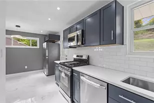 429 Elwood Dr, Wilkins Township, PA 15235 - Photo 10