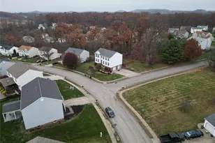 532 Grandshire Dr, Cranberry Township, PA 16066 - Photo 8