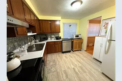 13 Lamplight Dr, Unity Township, PA 15650 - Photo 4