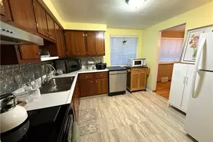 13 Lamplight Dr, Unity Township, PA 15650 - Photo 4