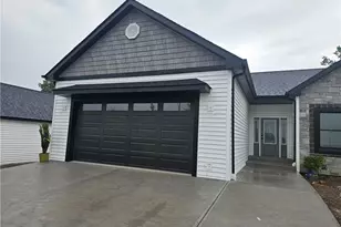 814 S 10th St, New Stanton, PA 15697 - Photo 2