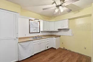 1035 California Dr, California, PA 15423 - Photo 16