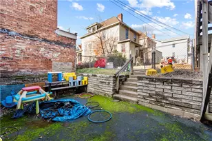 705 E Warrington Ave, Pittsburgh, PA 15210 - Photo 34