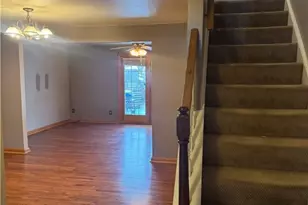 206 Parkwood Dr, Cranberry Township, PA 16066 - Photo 2