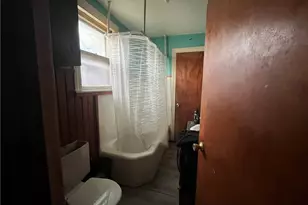 439 Malleable St, Sharon, PA 16146 - Photo 4