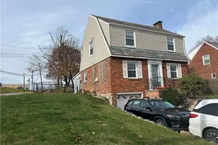 1070 Arbor Dr, Green Tree, PA 15220 - Photo 2