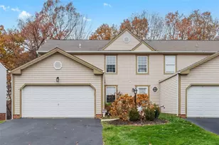 846 Sunset Cir, Cranberry Township, PA 16066 - Photo 2