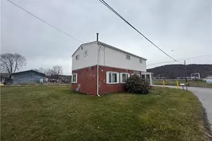 23 Glenwood Ave, Bairdford, PA 16701 - Photo 6