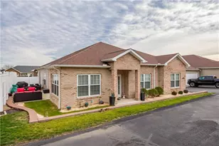 1704 Seminole Cir, Chippewa Township, PA 15010 - Photo 4