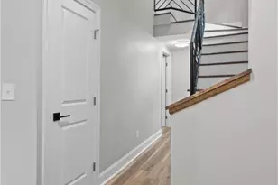 817 Eldora Pl, Pittsburgh, PA 15210 - Photo 12