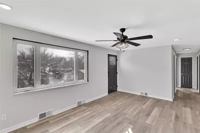 5922 Wallace Ave, Bethel Park, PA 15102 - Photo 14