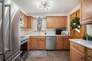 1902 Worcester Dr, Scott Township, PA 15243 - Photo 8