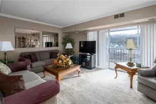 2120 Greentree Rd, Scott Township, PA 15220 - Photo 4